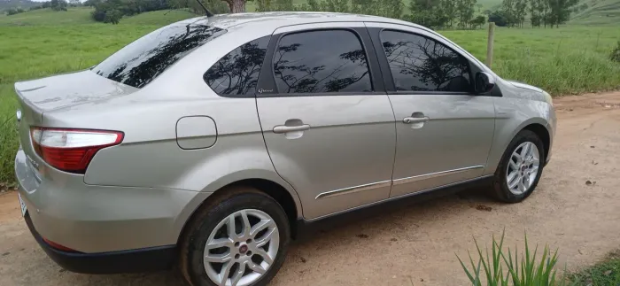 Fiat Grand Siena Essence Dual. 1.6 Flex 16V 2013