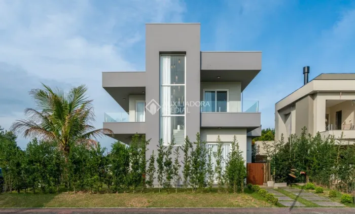 Casa de alto padrão em Condomínio Fechado