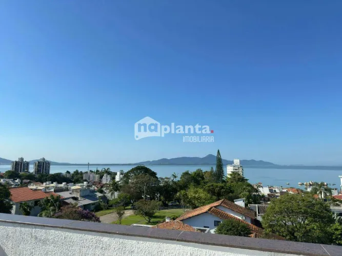 Apartamento com 03 dormitórios 01 suíte com 2 Vagas, no bairro Itaguaçu em Florianópolis/S