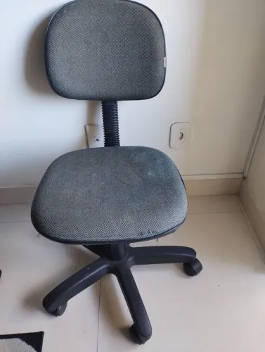 Cadeira secretária cor cinza