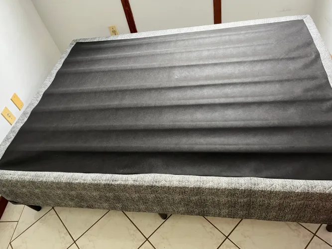Vendo base de cama de casal 