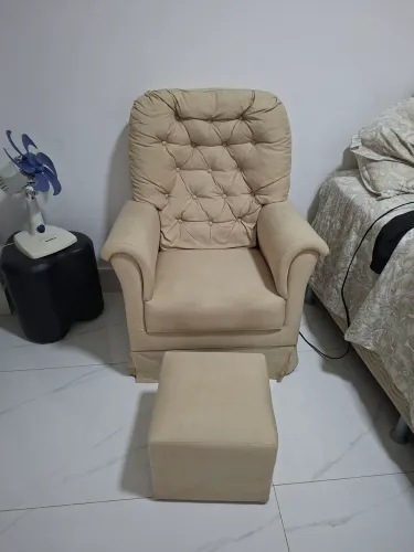 Cadeira de balanço para amamentação