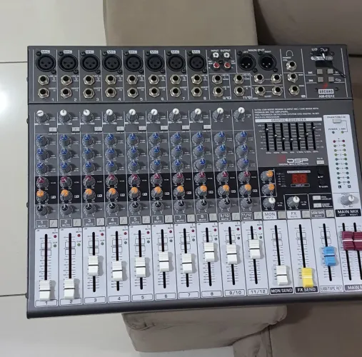 Mesa de som Arcano 12 canais AM EQ12