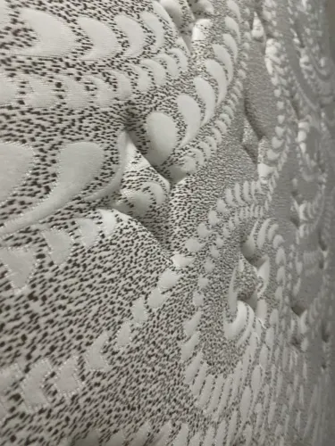 Colchão queen toque de classe novo com garantia 