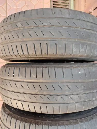 Pneus 185 60 R15