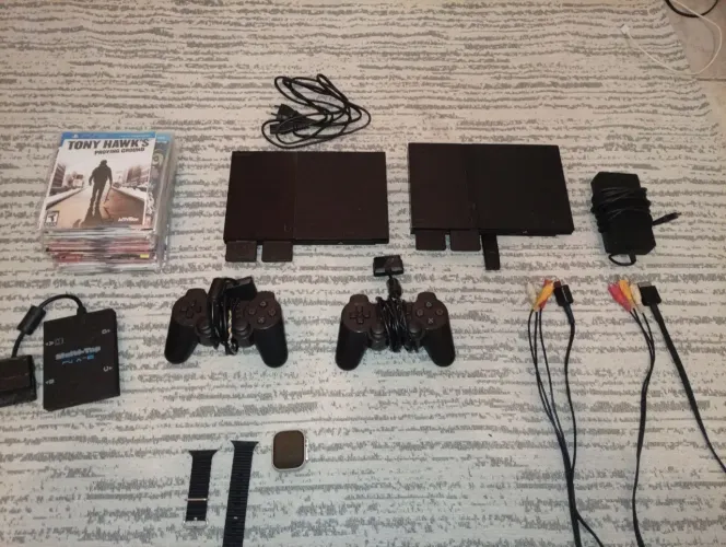 2 PlayStations + 2 controles + adaptador pra 4 controles + 51 jogos + relógio (brinde)
