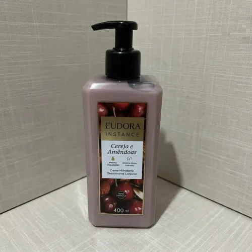 Creme hidratante desodorante corporal eudora instance cereja e amêndoas 400ML novo
