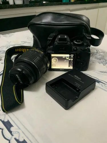 Nikon D3100 com duas lentes, 18-55 e 50mm