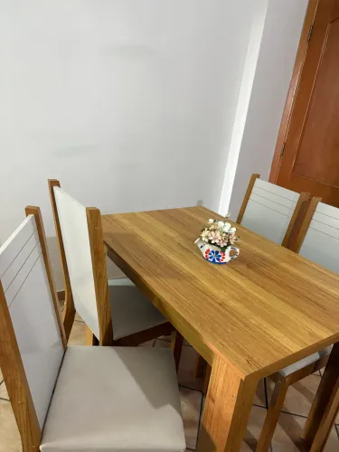 Mesa com 4 cadeiras
