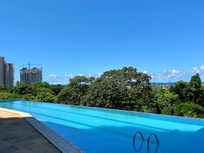 Apartamento 1 suíte com closet, vista mar, mobiliado, 1 vaga, em Patamares