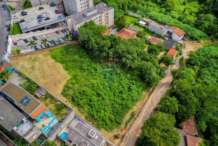 Terreno à Venda no Parque Rincão - Cotia 4040 m2