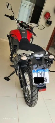 Lander 250 Vermelha