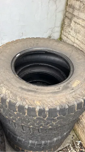 Pneus Bf godrich recapados 265/75 R16