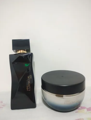 Natura Deo Parfum Essencial Oud Feminino