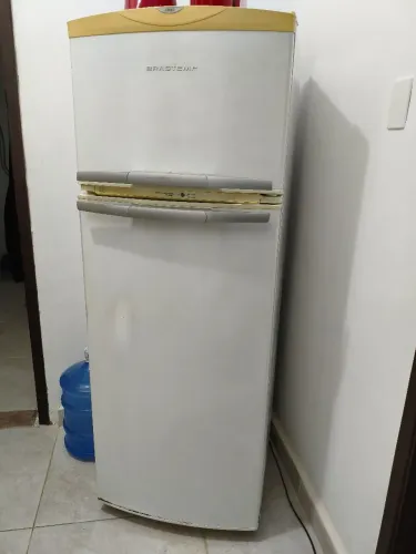 Vende-se Geladeira Brastemp Frost Free - Muito Conservada - Funcionando Perfeitamente