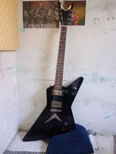 Guitarra Dean ZX Explorer