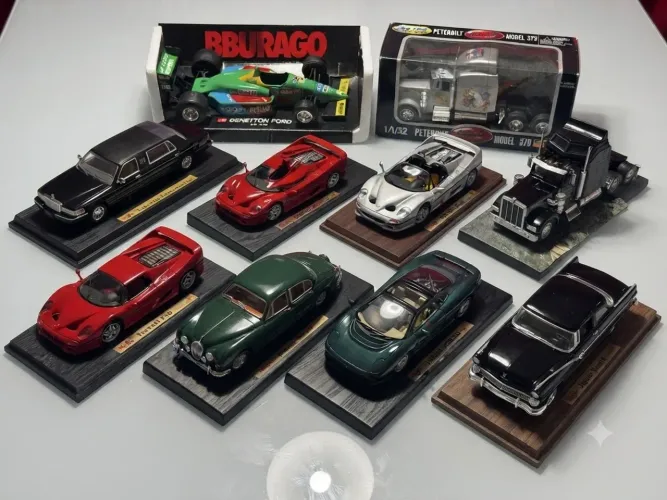 CARRONHO DE COLEÇÃO DIE CAST METAL E MAISTO 1:18