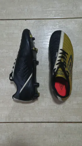 Chuteira umbro fifty IV