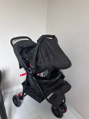 Carrinho + cadeirinha de bebê voyage