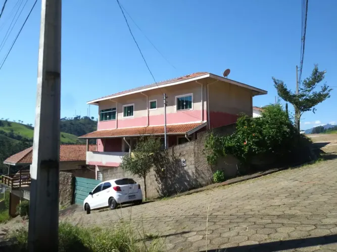 Casa com 267m² vista panorâmica para as montanhas em Sapucaí-Mirim - MG