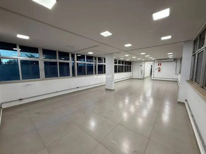 Prédio Comercial Inteiro para Locação no Floresta | 780 m² | Excelente Localização | Vagas