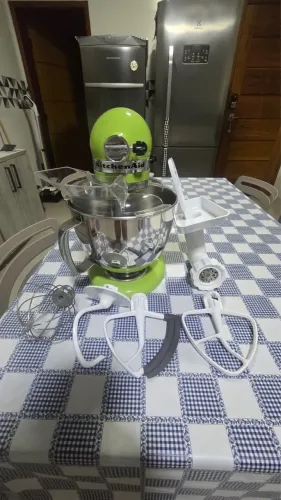 Batedeira Kitchen aid + moedor de carne + extrator de frutas