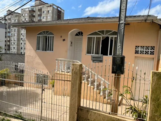 Casa 2 dormitórios Agronômica
