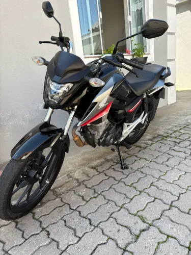 VENDE-SE MOTO HONDA