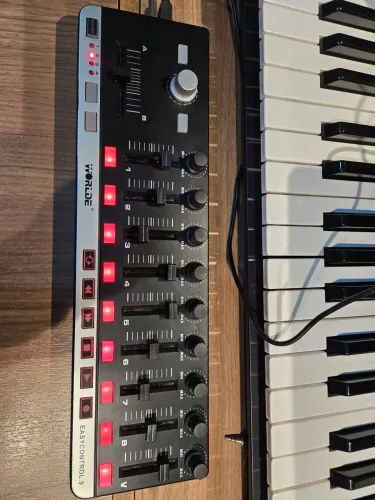 Controlador midi Worlde EasyControl