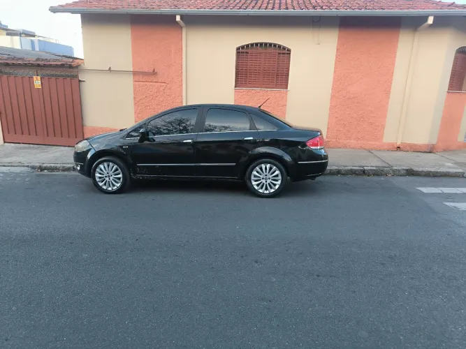 Fiat Linea Essence 1.8 Flex 16V 4P 2012