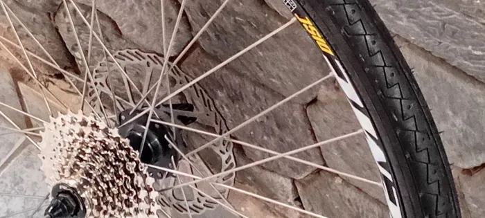 Roda aro 26 traseira ,pneu,câmera, disco,freehub, cassete 9v