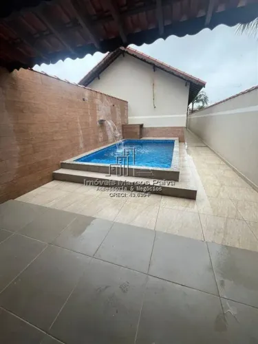 Casa nova com piscina, em um bairro tranquilo e acolhedor!