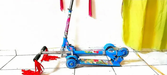 2 PATINETES  INFANTIL BOM ESTADO 