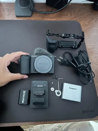 Sony ZV-E10 (só o corpo) + kit completo