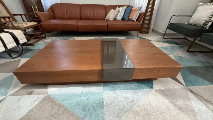 Mesa de Centro de Design com Compartimento Interno