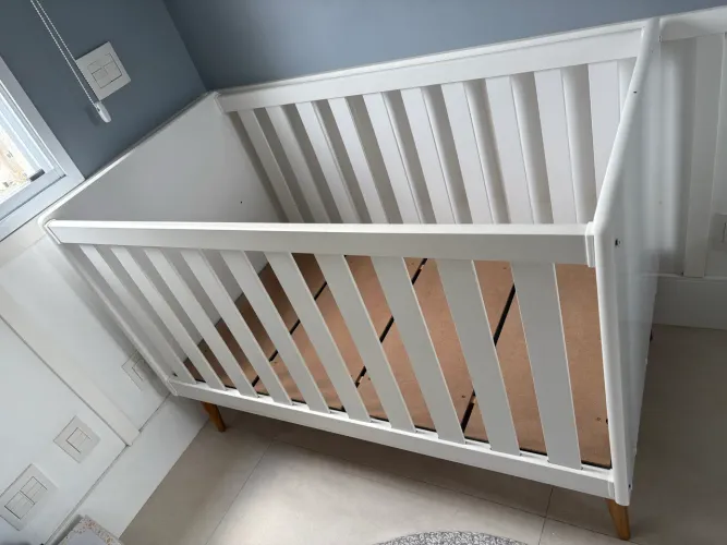 Berço infantil branco