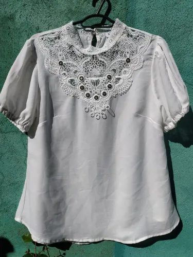 Blusa feminina estilo social evangélica semi-nova brechó desapego tamanho M veste até 40