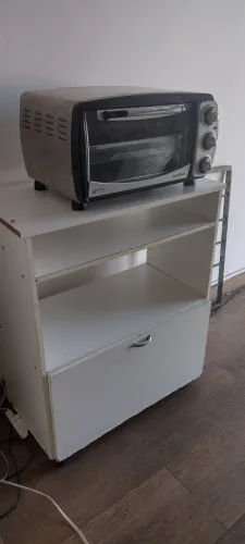 Armarinho e forno elétrico 28lt novinho 