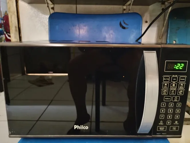 Microondas de 20 l pegando tudo e esquenta muito bem