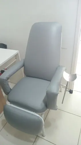 Cadeira de coleta com braço de apoio