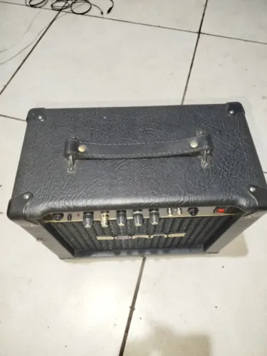Amplificador de guitarra 