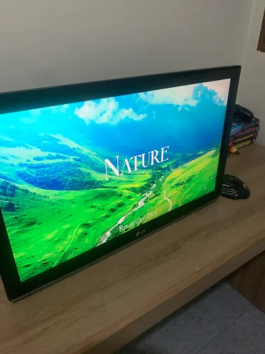 Monitor LG NOVO sem nenhum defeito ele funciona como tv e monitor suporta HDMI VGA