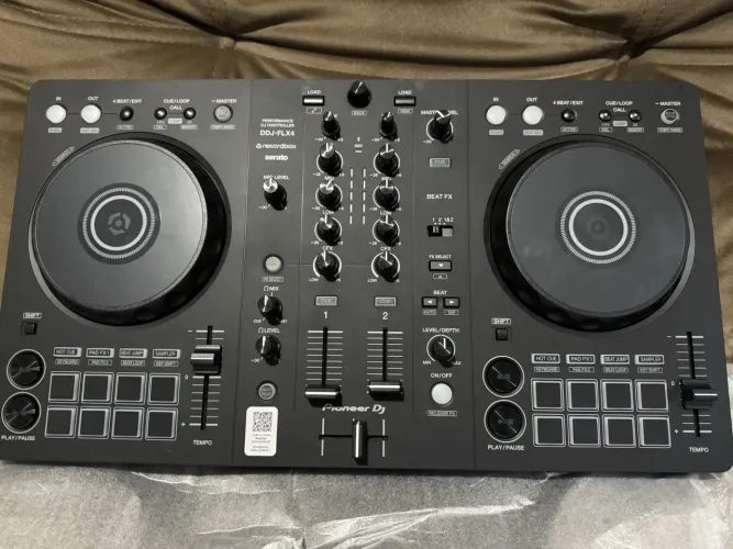 Mesa de DJ DDJ-FLX4