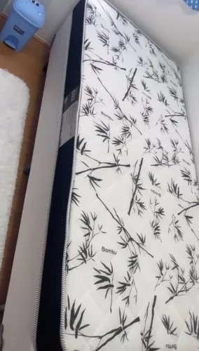 Vendo uma cama box solteiro, nova nunca usada retirar no local 