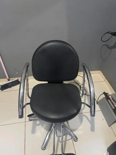 Cadeira e espelho pra salão