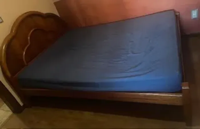 Cama casal de madeira Mogno