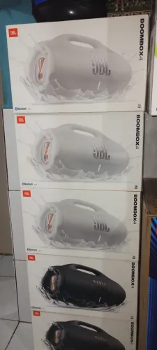 Vendo JBL boombox4 branca e preta lançamento apenas 2.599 aceito cartão ZAP *90