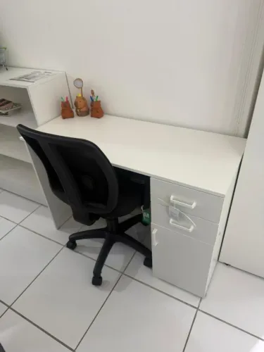 escrivaninha home office mesa small com 2 gavetas e armário