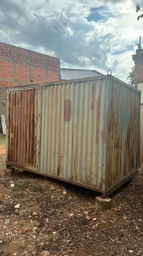 Contêiner - 3,35m X 2,35m - usado