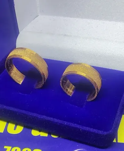 Par Alianças Fosco e Lisas Ouro 18 kilates Peso 6.50 Gramas Retas 6 mm Maciça